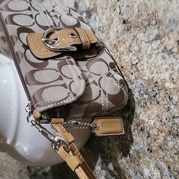 Coach signature wristlet - Picture 2 of 4